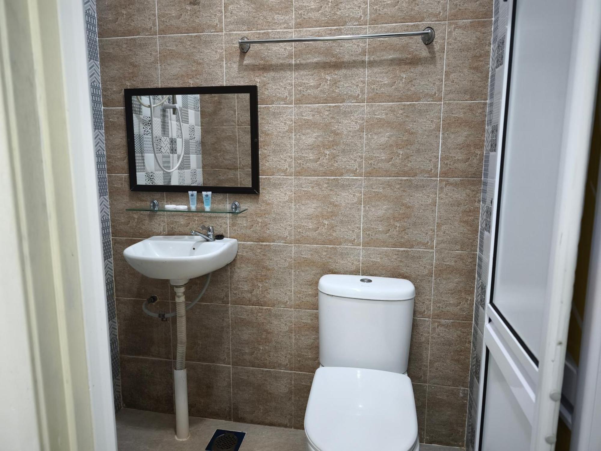 The Serai Cottage Transit Hotel Kampong Gong Badak Bilik gambar