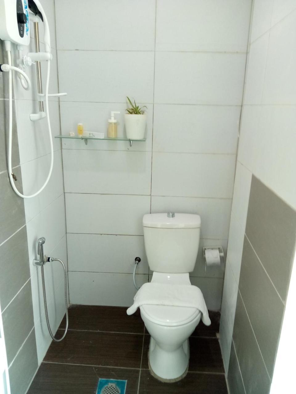 The Serai Cottage Transit Hotel Kampong Gong Badak Luaran gambar